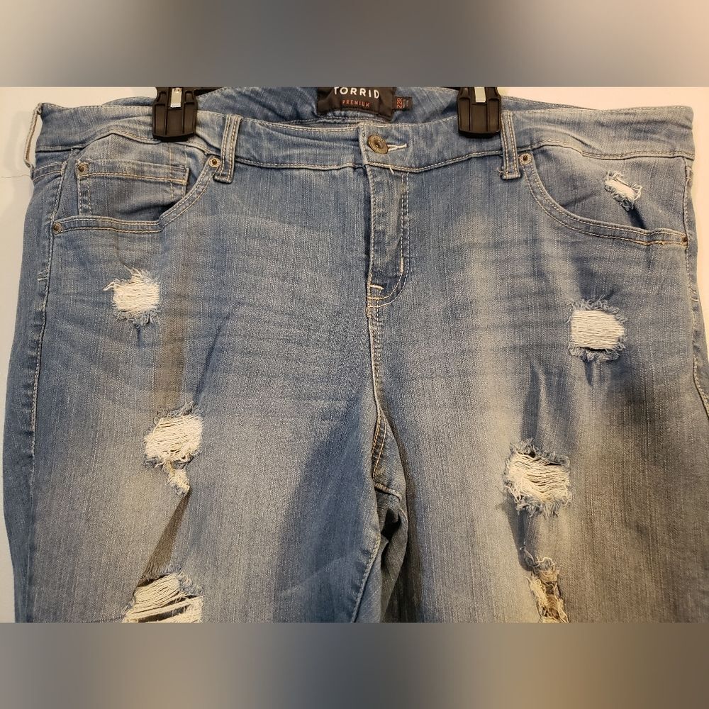 Plus Size Distressed Boyfriend Jeans Light Wash Ripped Denim Stretchy Cuffed Hem - Picture 9 of 9